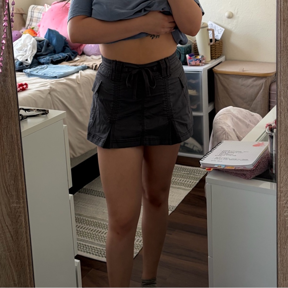 Hollister Women's Charcoal Cargo Skirt
